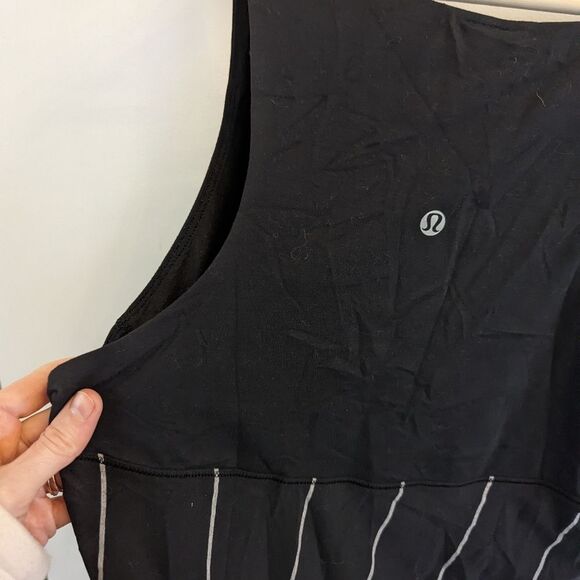Lululemon Run First Base tank black white stripe *8* - Picture 7 of 7
